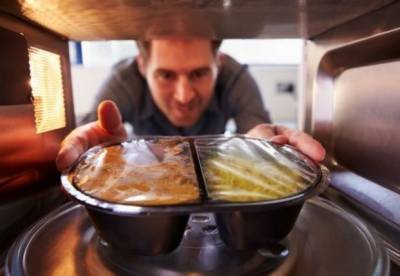 Названы продукты, которые становятся вредными при повторном разогревании - facenews.ua