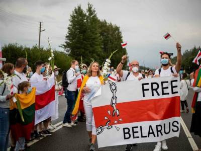 Андрюс Тапинас - Протесты в Беларуси: жители Литвы стали в живую цепь длиной 35 км в знак солидарности с белорусами - unn.com.ua - Киев - Белоруссия - Литва - Вильнюс