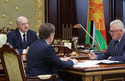 Александр Лукашенко - Игорь Карпенко - Лукашенко требует защитить учителей в школах от нападок - ont.by - Белоруссия