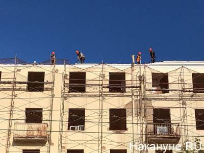 В Екатеринбурге рабочие сняли крышу здания, на месте которого построят новый концертный зал филармонии - nakanune.ru - Екатеринбург - Свердловская обл.