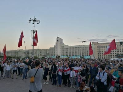 На площади Независимости в Минске проходит стихийный митинг - naviny.by - Белоруссия - Минск