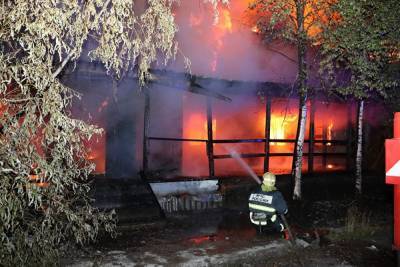 В Надыме ночью сгорел многоквартирный дом. Есть погибшие и пострадавшие - znak.com - район Надымский