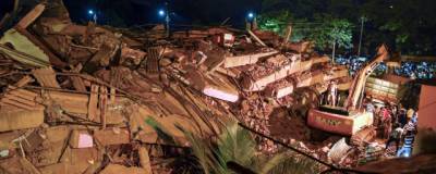 Из-под завалов рухнувшего в Индии здания спасли порядка 60 человек - runews24.ru - India - штат Махараштра - Мумбаи