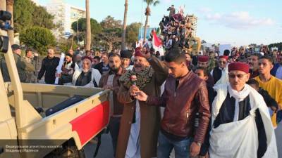 Борис Рожин - Файез Саррадж - Продолжительные протесты в Триполи привели к бегству Башаги из Ливии - inforeactor.ru - Турция - Ливия - Триполи