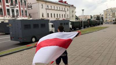 Игорь Карпенко - В Минске заблокировали площадь перед зданием министерства образования - iz.ru - Минск