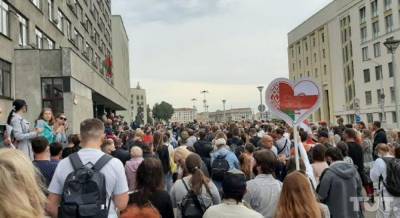Игорь Карпенко - Сотни людей пикетируют Минобразования в Минске из-за угроз Лукашенко - unian.net - Украина - Минск