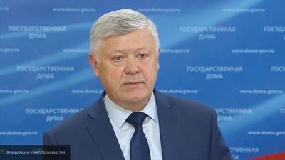 Алексей Навальный - Василий Пискарев - Депутат Пискарев допустил иностранное вмешательство в инцидент с Навальным - polit.info - Запад