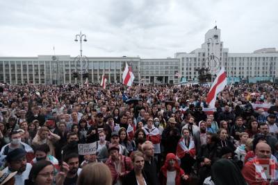 Большая часть собравшихся на площади Независимости людей разошлась, были точечные задержания - naviny.by - Белоруссия - Минск