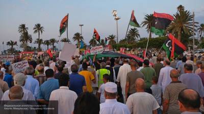Саррадж - Участники митинга против политики Сарраджа идут в сторону штаб-квартиры ПНС - polit.info - Ливия - Триполи