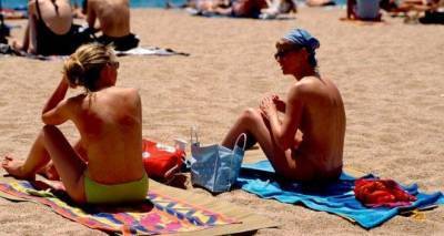Министр Франции поддержал женщин, загорающих топлесс - skuke.net - Франция - Новости