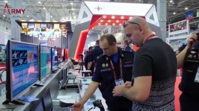 Александр Новиков - На форуме "Армия-2020" показали российский прибор, выявляющий коронавирус в воздухе - vesti.ru - Красноярск