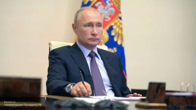 Владимир Путин - Путин отметил важность соблюдения мер безопасности во время коронавируса - polit.info - Россия