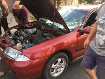 Водитель ГАЗ превысил скорость: В Одесской области на легковушку Mitsubishi упала железная конструкция - golos.ua - Одесская обл.