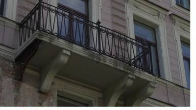 Виктор Борщев - В Петербурге обнаружили 16 тысяч опасных балконов - piter.tv - Санкт-Петербург