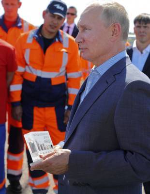Владимир Путин - Украина выразила протест из-за визита Путина в Крым - gazeta.ru - Россия - Украина - Крым - Севастополь