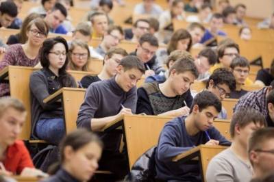 В Минобрнауки сообщили, что студентам не придется сдавать тест на COVID-19 - aif.ru - Россия