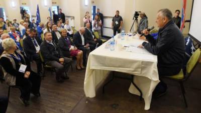 Александр Дрозденко - Александр Дрозденко прибыл на слет общественных организаций и политических партий Ленобласти - piter.tv - Ленинградская обл.