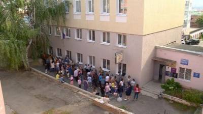 В Пензе родители с раннего утра встали в очередь у художественной школы - penzainform.ru - Пенза
