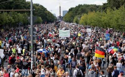 Дмитрий Смирнов - На митинге в Берлине люди вышли с российскими флагами и звали Путина (видео) - rusonline.org - Берлин