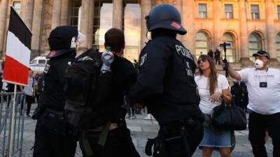 Видео: в Берлине начались массовые задержания активистов акции протеста - 5-tv.ru - Россия - Германия - Берлин