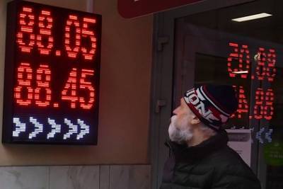 Раскрыта главная ошибка туристов при обмене валюты - lenta.ru