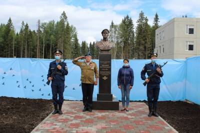 В Петрозаводске установили памятник карельскому десантнику - karel.mk.ru - Россия - Петрозаводск - республика Карелия
