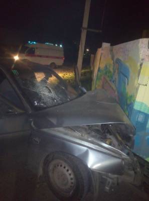 В Кузбассе нетрезвая компания врезалась на машине в бетонный забор - gazeta.a42.ru - Гурьевск