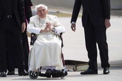 Бенедикт XVI (Xvi) - Бывший папа Римский серьезно заболел после визита в Германию - lenta.ru - Германия