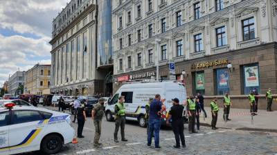 Антон Геращенко - В киевском бизнес-центре террорист с бомбой захватил заложников - sharij.net - Киев - район Шевченковский