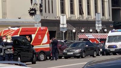 Антон Геращенко - Мужчина угрожает взорвать отделение банка в Киеве - vesti.ru - Украина - Киев - район Шевченковский