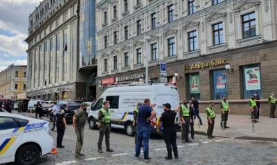 Антон Геращенко - Захват банка в Киеве — полиция ведет переговоры, террорист требует прессу - eadaily.com - Киев - Луцк
