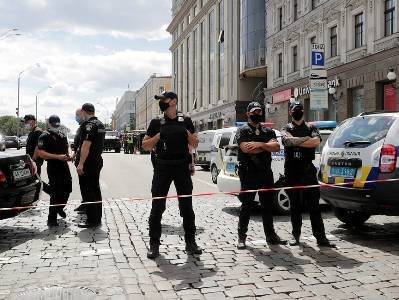 Антон Геращенко - В Киеве ведут переговоры с мужчиной, угрожающим взорвать бомбу в банке - news.am - Украина - Киев - Луцк - район Шевченковский