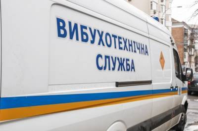 В Киеве перекрыли движение из-за "минирования" машины и чемодана - newsone.ua - Киев - район Оболонский