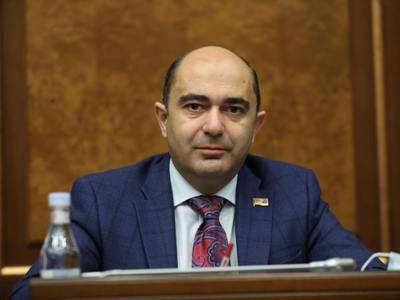 Арсен Торосян - Эдмон Марукян - Лидер парламентской фракции «Светлая Армения» раскритиковал министра здравоохранения за уход в отпуск - news.am - Армения