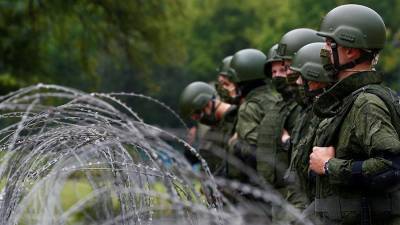 К Дому правительства в Минске стянули отряды солдат и бойцов ОМОНа - iz.ru - Минск