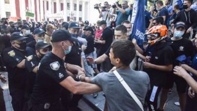 В Одессе митинг против ЛГБТ-прайда закончился дракой традиционалистов с полицией - ru.espreso.tv - Одесса - Новости Одессы
