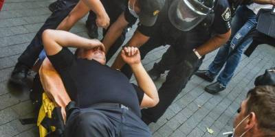 В Одессе радикалы разбили голову полицейскому во время ЛГБТ-марша - sharij.net - Одесса
