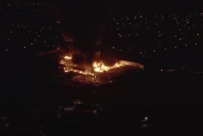 В Сети появилось видео страшного пожара на складе в Новосибирске - novos.mk.ru - Новосибирск - район Советский, Новосибирск