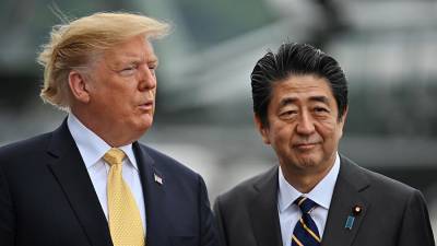 Дональд Трамп - Синдзо Абэ - Donald J.Trump - Трамп в разговоре с Абэ назвал его величайшим премьером Японии - iz.ru - США - Япония
