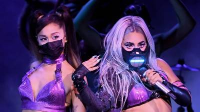 На выходных прошла «коронавирусная» церемония MTV Video Music Awards 2020 с живыми выступлениями артистов в масках, без зрителей и в разных залах [список победителей] - itc.ua - Нью-Йорк