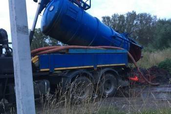 У парка Победы в Череповце водитель-ассенизатор неоднократно сливал нечистоты - vologda-poisk.ru - Вологодская обл. - Череповец