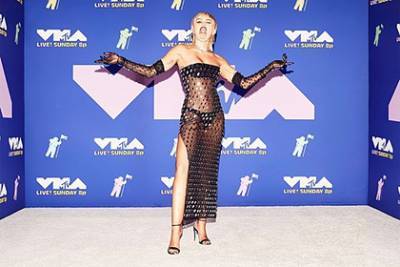 Майли Сайрус - Просвечивающий белье наряд Майли Сайрус признали одним из лучших на премии MTV - lenta.ru - США - New York