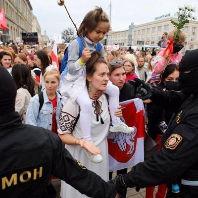Несколько десятков женщин собрались в центре Минска на акцию протеста - radiomayak.ru - Минск - Святая Елена