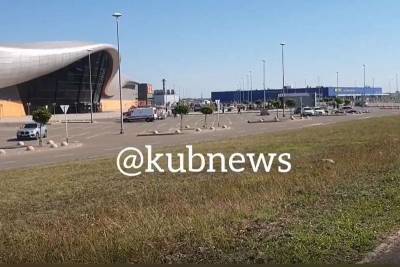 В Краснодаре возле ТРЦ OZ Mall утром 4 августа замечены машины оперативных служб - kubnews.ru - Сочи - Краснодар