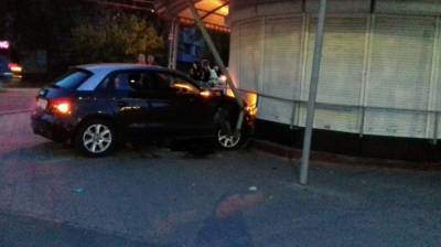 Автомобилистка врезалась в киоск с овощами в Воронеже: 2 человека в больнице - vestivrn.ru - Воронеж