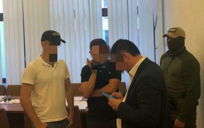 В Харьковской ОГА чиновника поймали на миллионной взятке - korrespondent.net - Полтава