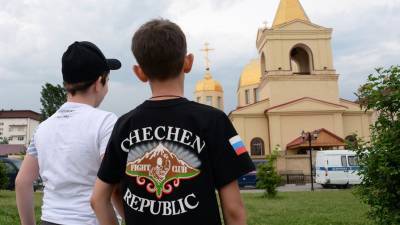 Адам Делимханов - Власти Чечни вернули из Москвы более 100 человек за недостойное поведение - gazeta.ru - респ. Чечня