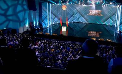 Лукашенко - Продолжительные аплодисменты пустой трибуне. Послание Лукашенко завершилось стремительным уходом со сцены - gomel.today - Белоруссия