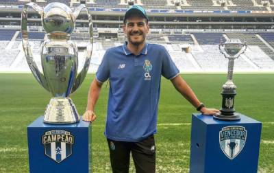 Экс-вратарь "Реала" и "Порту" Касильяс завершил карьеру - rbc.ua - Мадрид - Порту