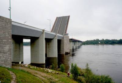 Разводка Ладожского моста перекроет движение на участке трассы «Кола» 5 августа - online47.ru - Норвегия - Ленинградская обл. - Санкт-Петербург - Мурманск - Петрозаводск - р-н Кировский